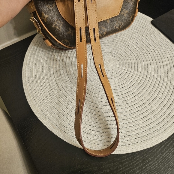 Louis Vuitton Boite Chapeau MM Crossbody Bag - Picture 8 of 14